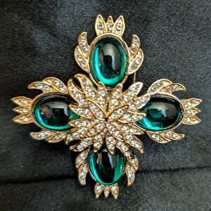 #41. Green Cabuchon Emerald Green Maltese  Cross Brooch 2.70"